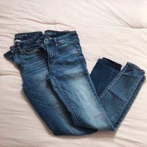 2 pairs American Eagle jeans